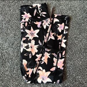 Victoria’s Secret Incredible Essential Leggings